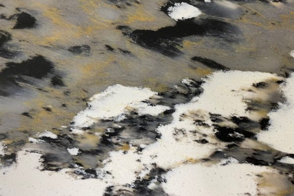 White quartz with a big heavy grey pattern running through